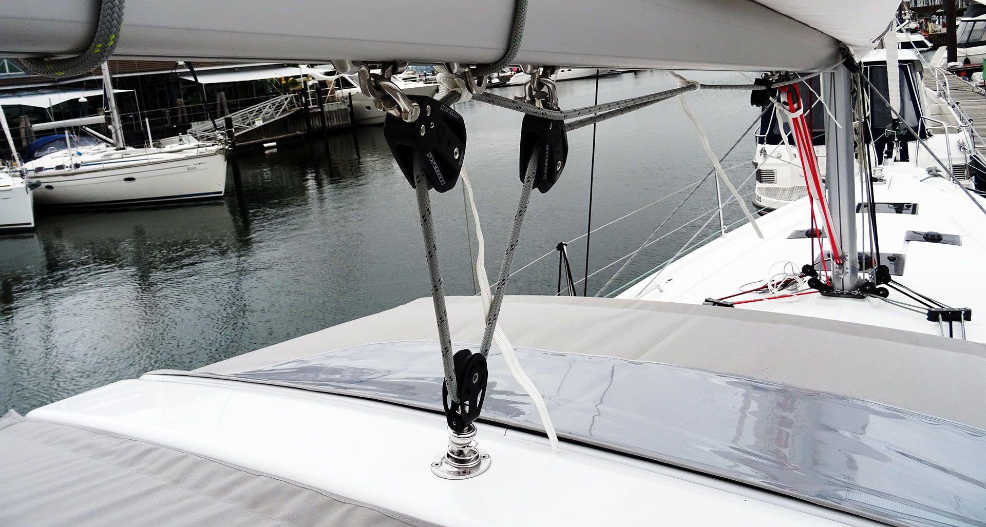 Mastering the Traveller: How to Trim Your Mainsail for Better Performance