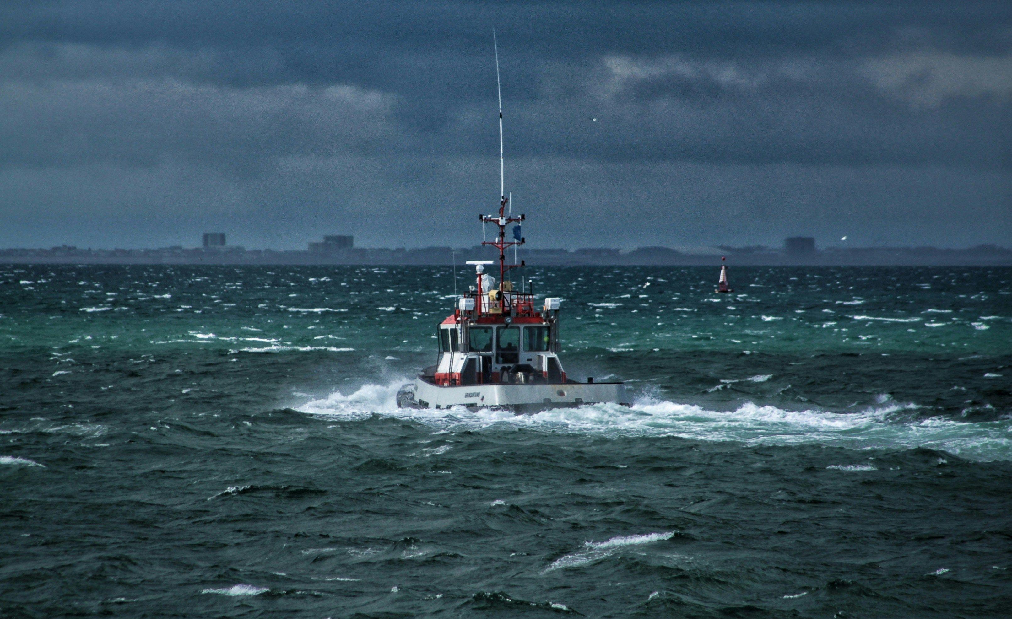 How to Send a Distress Message by VHF Radio