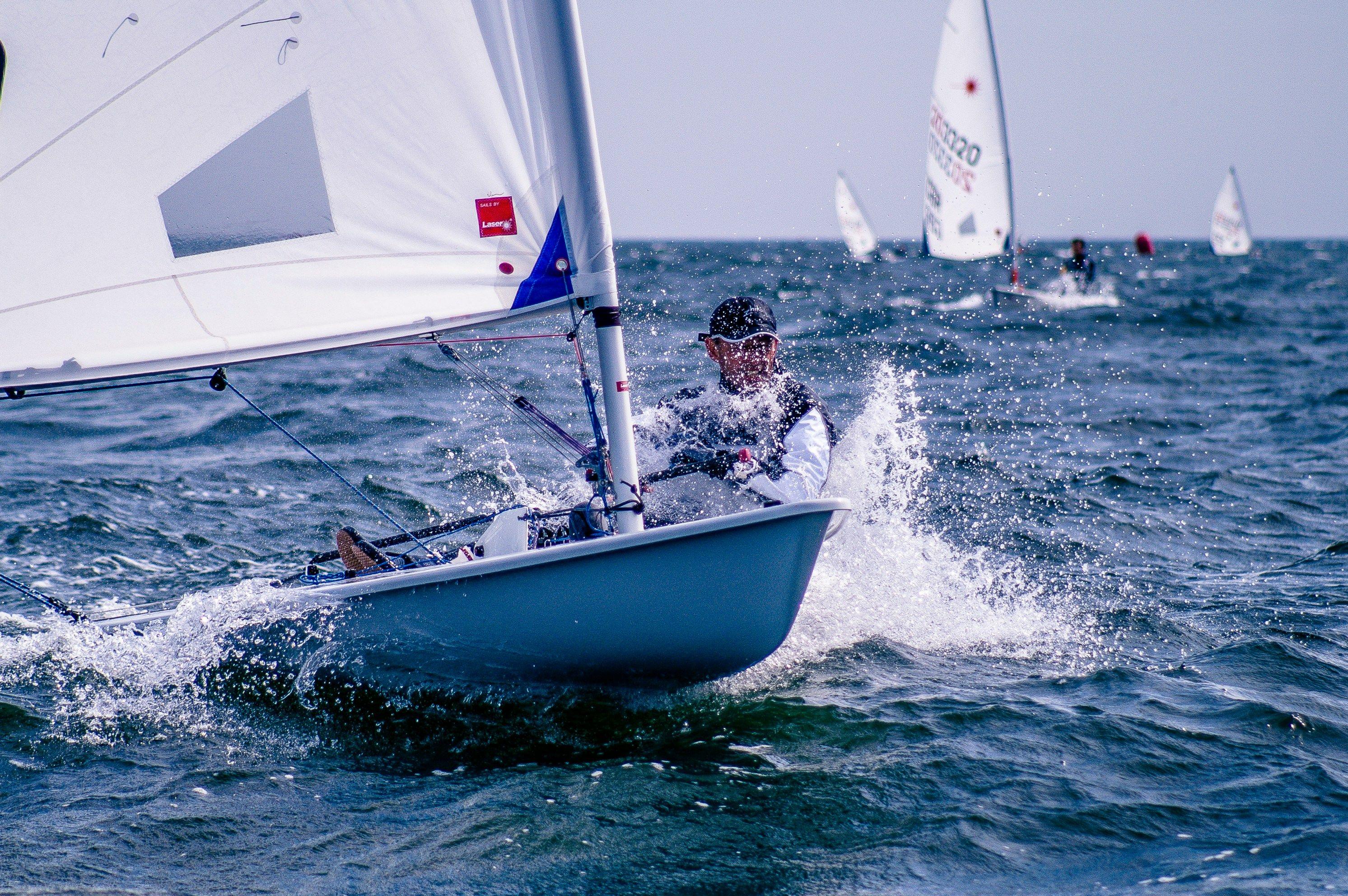 Should I Learn to Sail on a Yacht or a Dinghy?